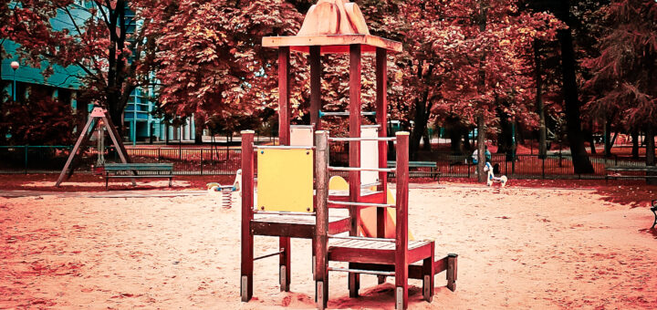 Placu Zabaw w Parku Miejskim im. Adama Mickiewicza w Nowym Targu