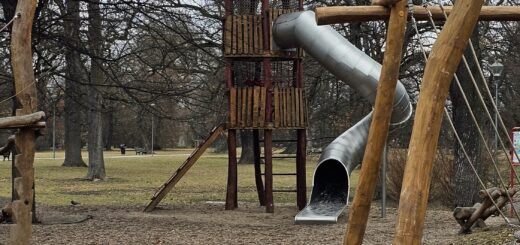 plac zabaw w Parku Klecińskim